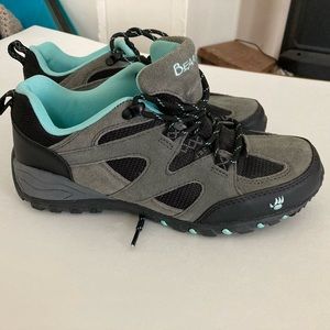 Women's size 7 Rhoda low hiking shoes.